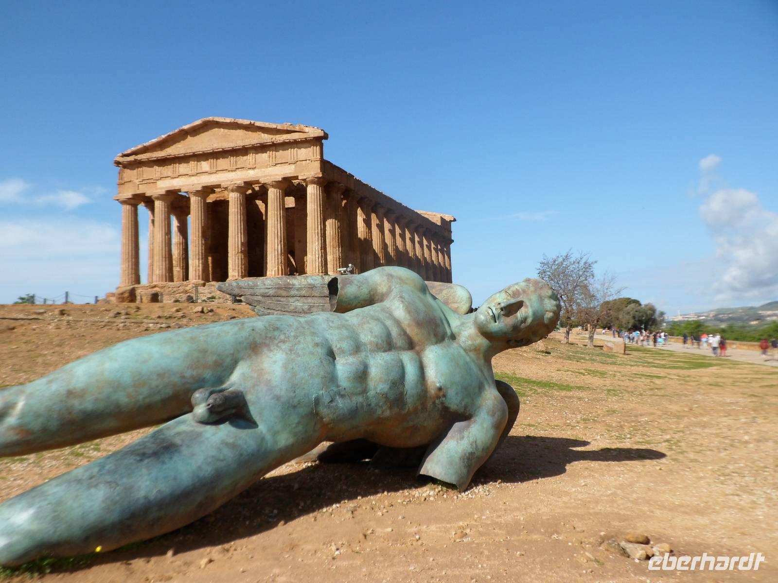 Colonia Tempel mit Ikarus