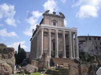 Tempel des Kaisers Antoninus Pius und seiner Gemahlin Faustina im Forum Romanum