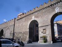 ... auf dem Weg vom Petersplatz zur Engelsburg (Fluchtweg der Päpste) ...