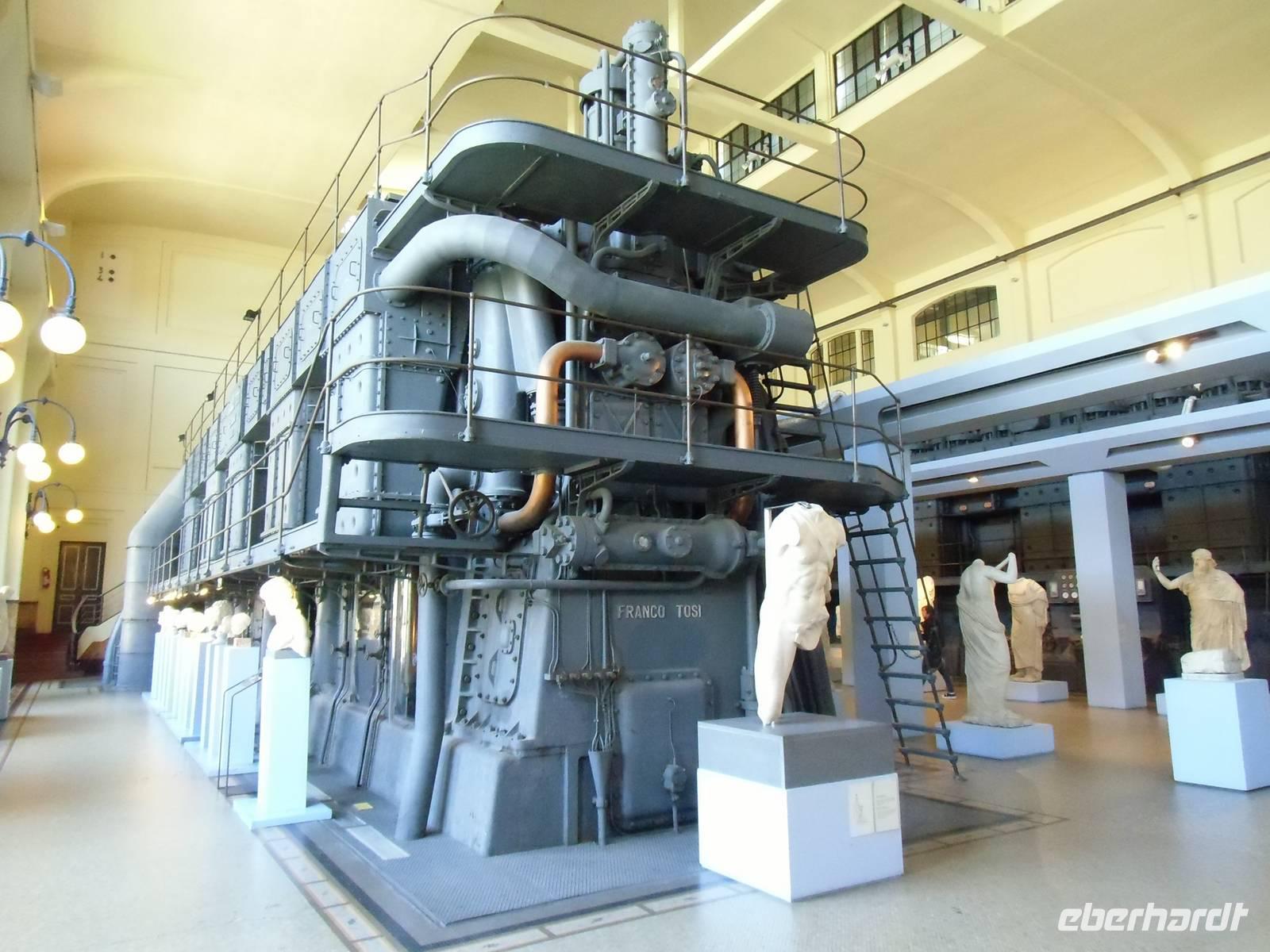 hochinteressante Mischung aus antiken Skulpturen und moderner Technik im alten E-Werk