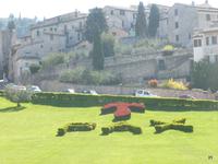 Tau + Pax vor Kloster Assisi