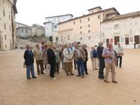 vor der Kirche in Spoleto