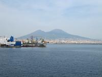 Fährüberfahrt vom Hafen Napoli nach Ischia - Vesuv
