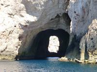Bootsfahrt Neptunsgrotte Felsen mit Loch