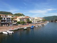 Bosa - Blick über Temo zur Stadt mit Burg