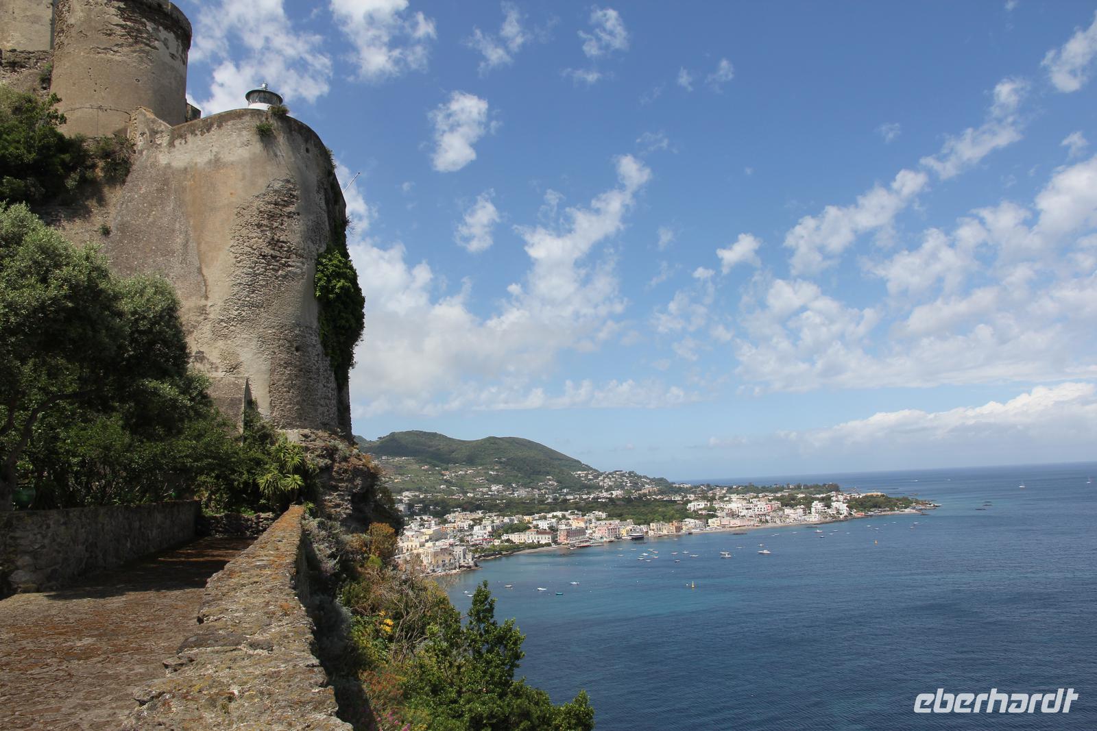 Blick vom Castello Aragonese auf Ischia Ponte