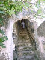 durch die Festung zur Ortsmitte