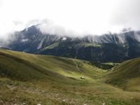 ... noch verstecken sich die Berge in den Wolken