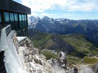 Obere Seilbahnstation am Pordoi Pass