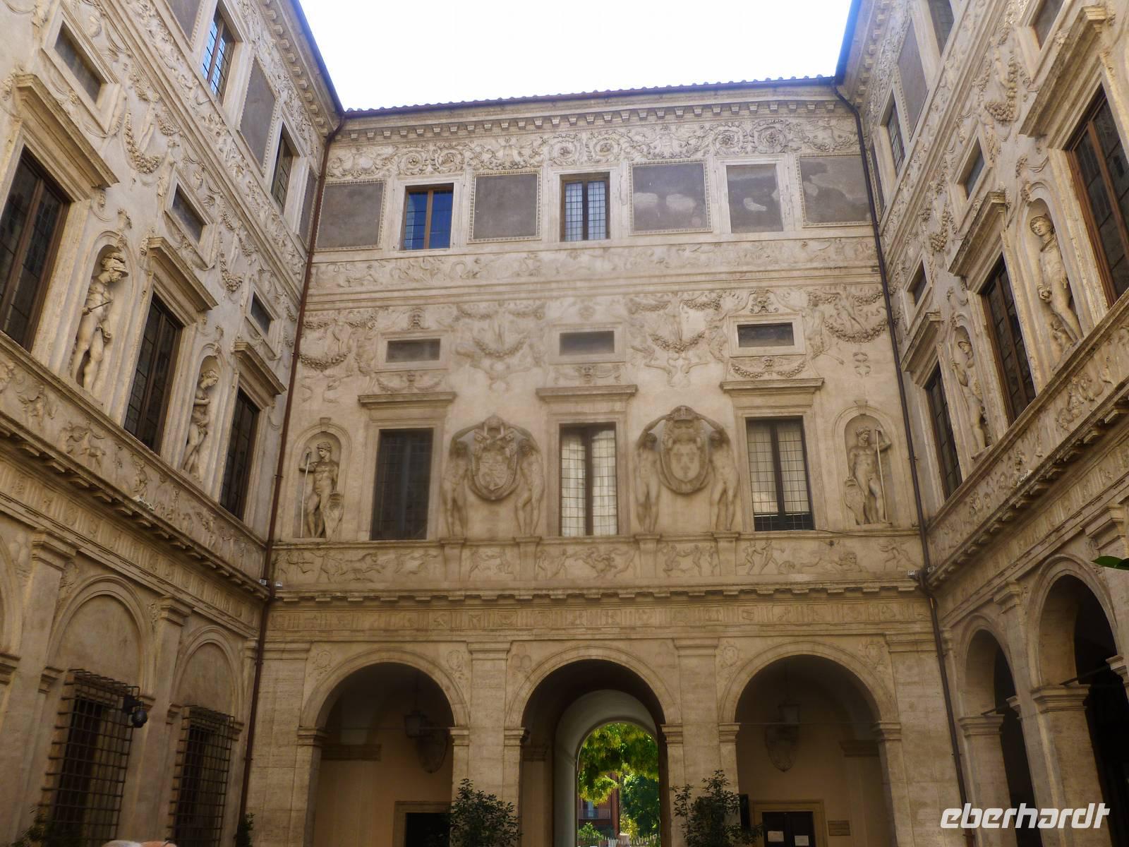 Innenhof des Palazzo Spada