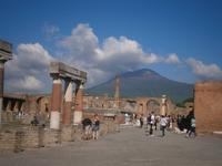 Blick vom Foro zum Vesuv