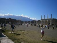 Das Foro - im Hintergrund die Milchberge