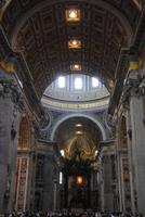 Blick auf Chorraum im Petersdom