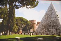 Pyramide des Cestius vom Protestantischen Friedhof aus (Aufnahme von einer Postkarte)