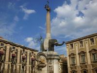 Domplatz in Catania (Elefantenbrunnen mit dem Lava-Elefanten und dem Obelisk)