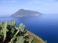 Inselrundfahrt auf Lipari (Blick auf die Nachbarinsel Salina)