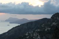 Ausblick vom Grand Hotel Sant`Orsola in Agerola (Insel Capri mit den Faraglioni-Felsen)