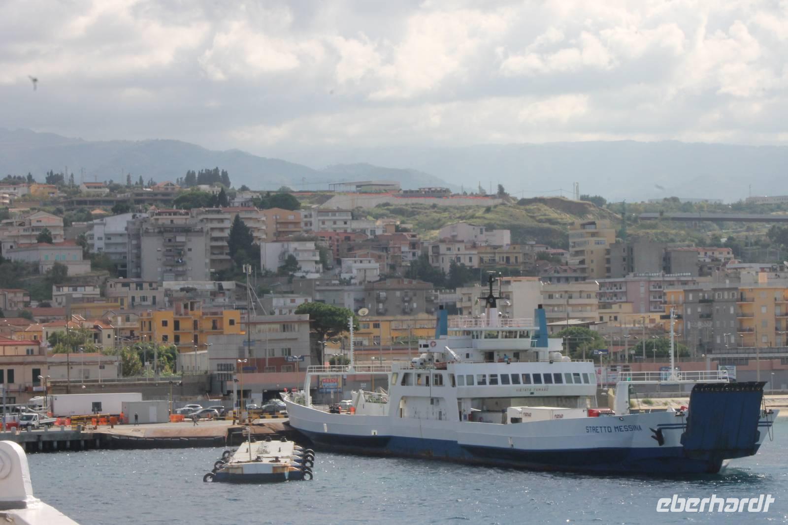 Fährüberfahrt Strasse von Messina (Ankunft in Villa San Giovanni)