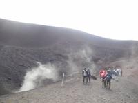 der kleine Südost-Krater raucht immernoch