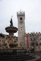 Torre Civica mit Neptunbrunnen im Vordergrund