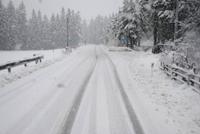 Winterliche Straße auf dem Weg zur Wallfahrtskirche Maria Weissenstein