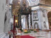 Besichtigung der Peterskirche (Papstaltar)