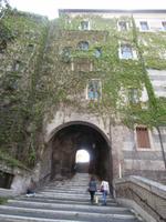 Stufen hinauf zum Piazza Di S. Pietro In Vincoli