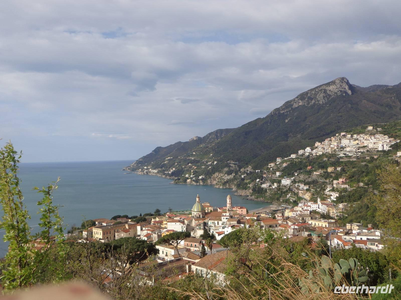 Blick auf Vietri sul Mare an der Amalfiküste