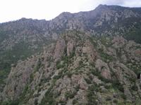 Am Pass die Bergwand hoch geschaut