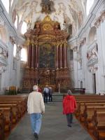 Hochaltar in der Jesuitenkirche von Luzern  -  reiner Barockstil.