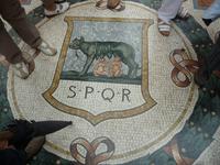 Mosaik von Romulus und Remus auf dem Boden der Galeria Vittorio Emanuele.