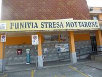 Funivia, die Seilbahn, bringt einen hoch über den Lago Maggiore.