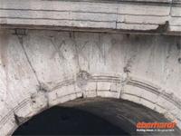 einer von 80 EingÃ€ngen