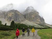 Abstieg zum Falzareggo Pass