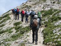 Pfad zwischen den Gaiseln