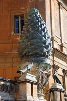 Pinienzapfen in Vatikanischen Höfen