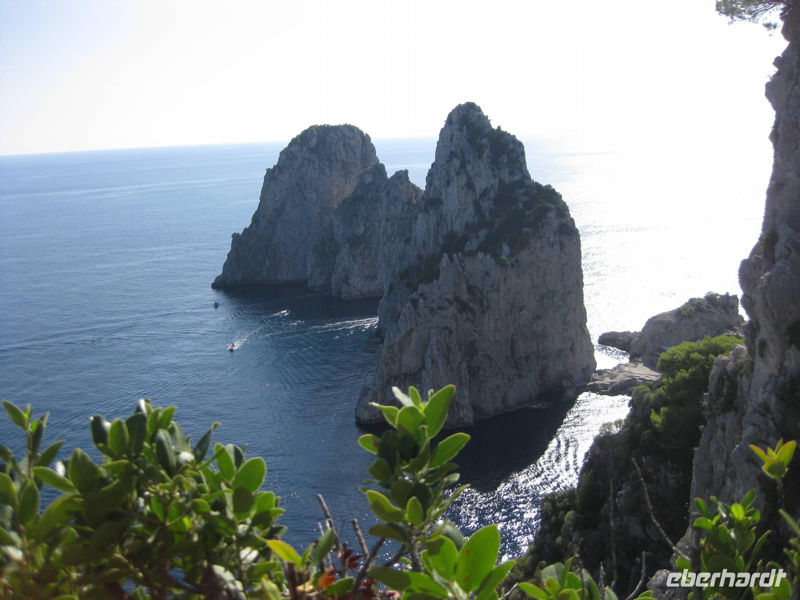 Die berühmten Faraglioni Felsen von Capri