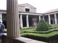 ... im Inneren des Wohn- und Geschäftshaus