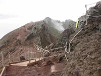 Wanderweg auf dem Kraterrand