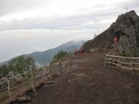 ... auf dem Kraterrand