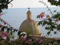 Kuppel der Kirche Santa Maria Assunta in Positano