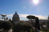 Blick auf Petersdom von Vatikanischen Gärten aus