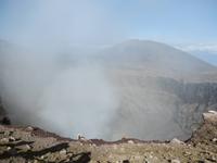 der Blick in den Hauptkrater