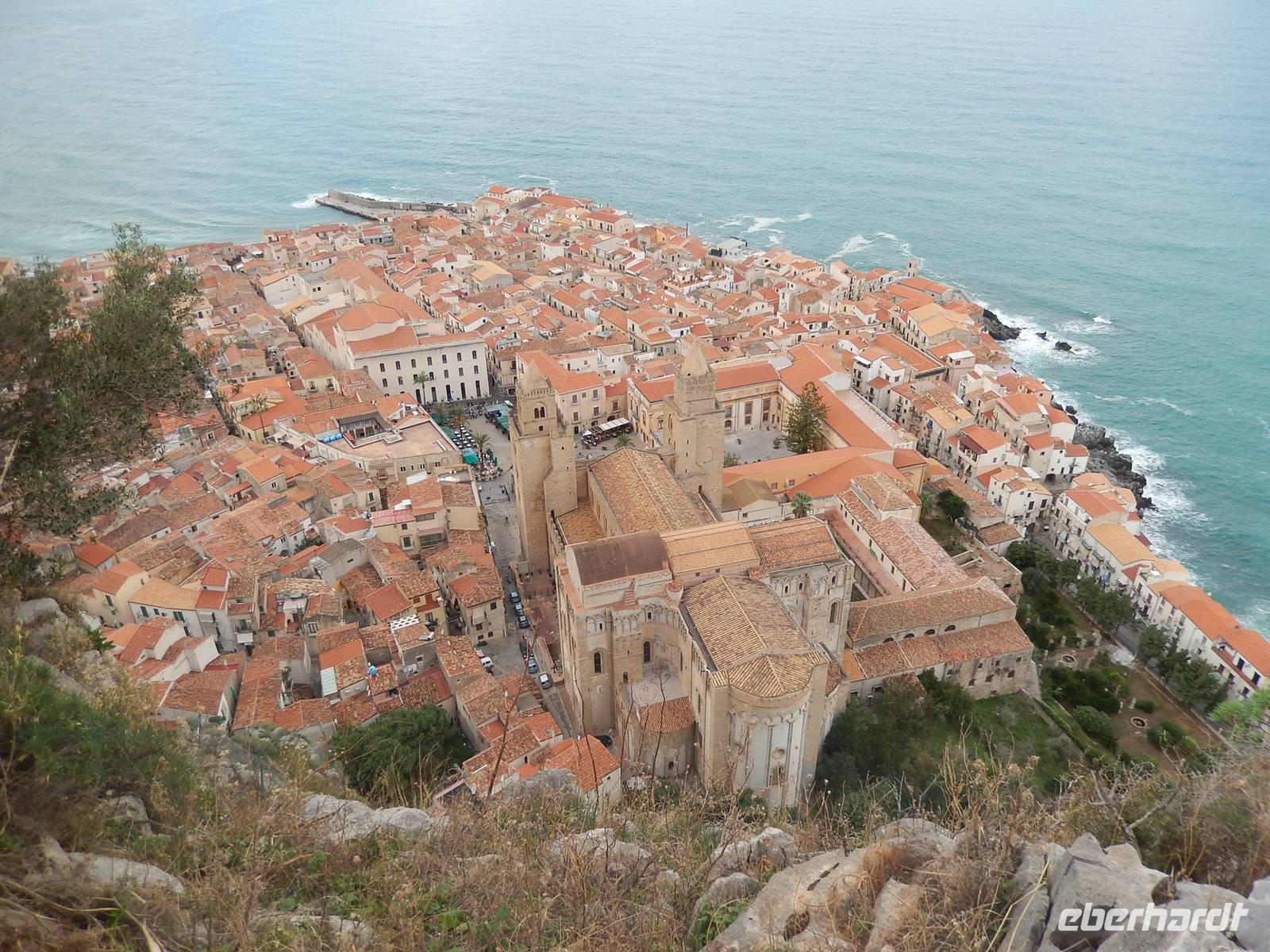 Blick auf Cefalu vom Rocca aus
