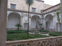 Cilento, Kartause von Padula, Innenhof mit dem Friedhof der Mönche