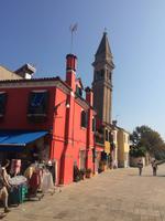 schiefer Turm auf der Insel Burano