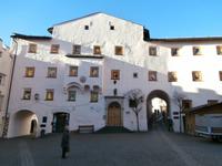 Kastelruth in Südtirol-Advendskalender am Haus