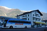 Eberhardt TRAVEL Bus vor dem Goldrainerhof