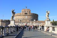 Blick von der Engelsbrücke zur Engelsburg