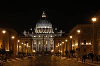 Petersdom bei Nacht